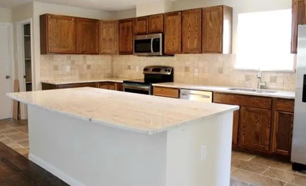 $3,200 | 809 West Northgate Drive, Irving, TX 75062