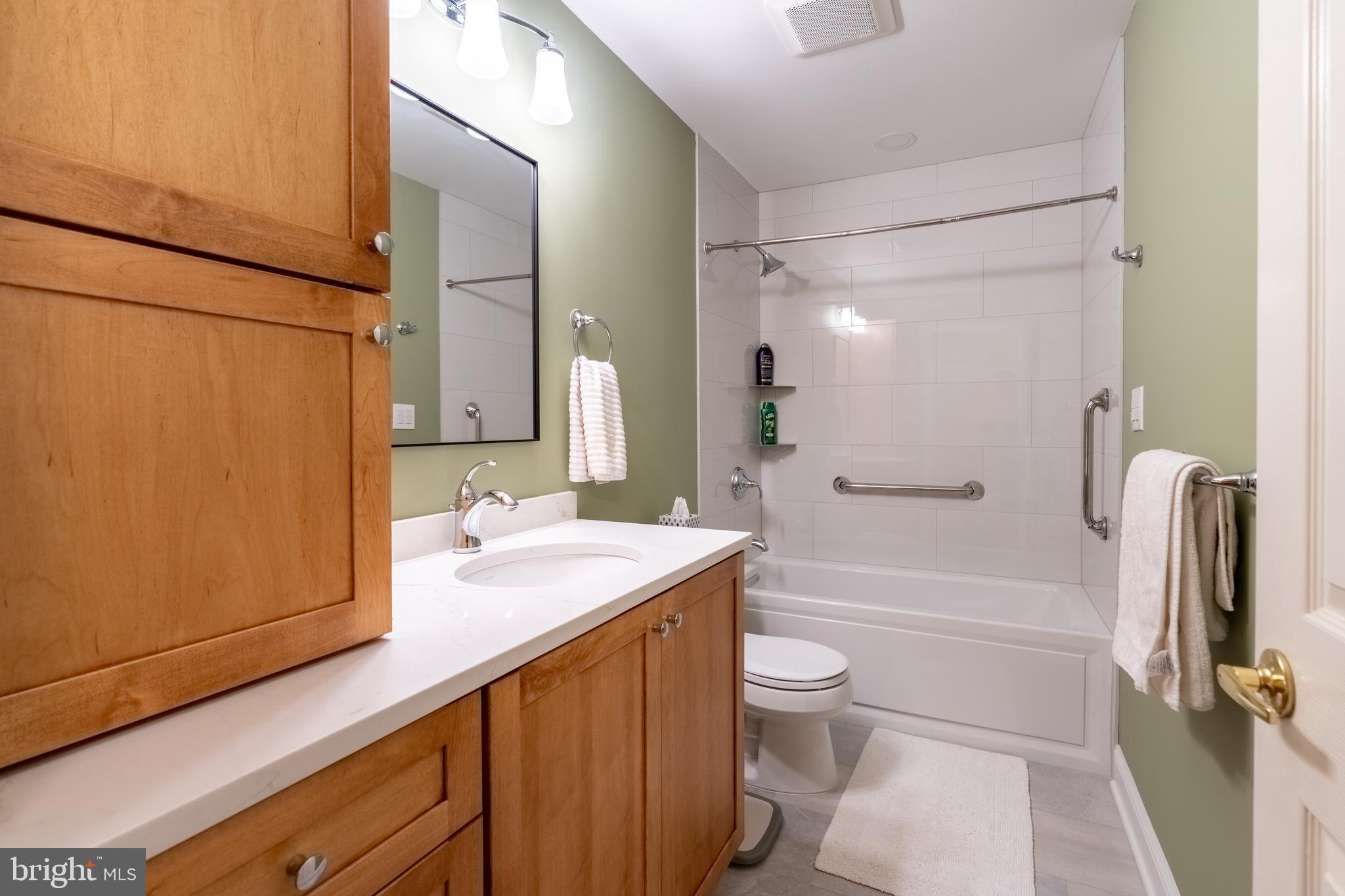 225 Colt Street Pennington, NJ 08534 - Photo 35 of 47 Hallway Full bath