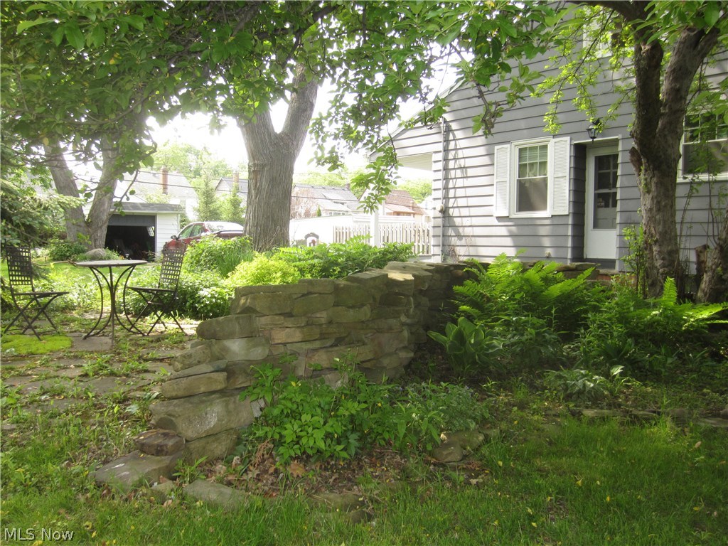 1260 Winston Road Cleveland, OH 44121 - Photo 3 of 11