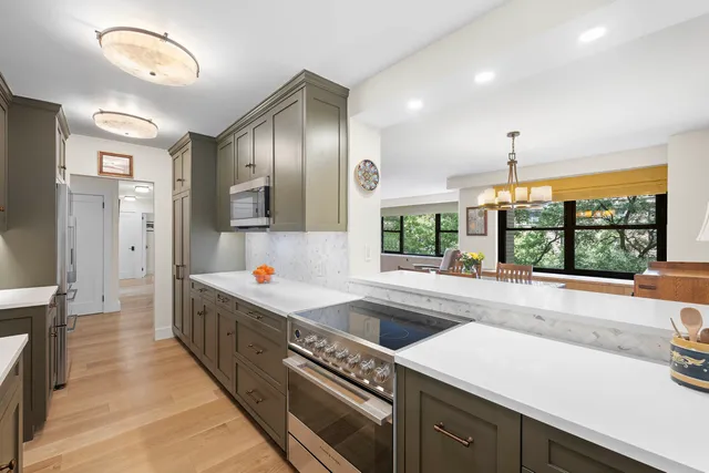 $2,375,000 | 1065 Park Avenue, Unit 3A | Upper East Side