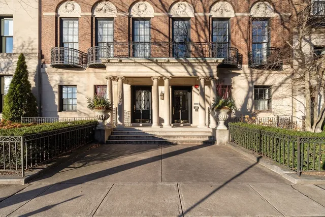 $3,300,000 | 413 Commonwealth Avenue, Unit 5, Boston, MA 02215
