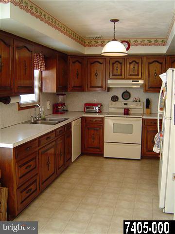 575 Sparton Road York, PA 17403 - Photo 4 of 8 Gallery Image 4