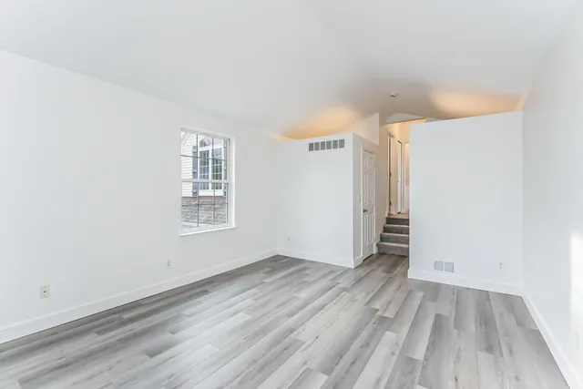 $2,900 | 1366 North Bay Drive, Ann Arbor, MI 48103