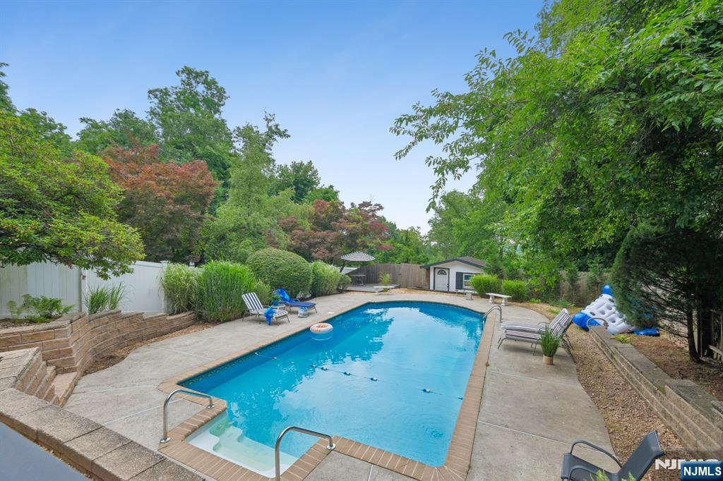 144 Walker Road West Orange, NJ 07052 - Photo 3 of 39