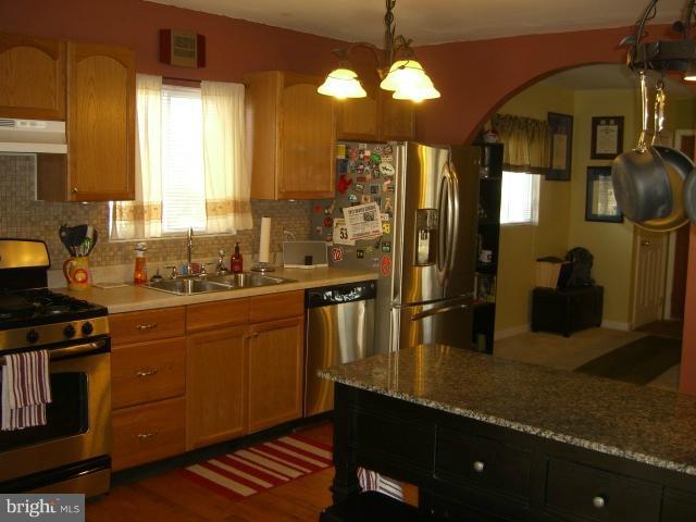 7824 Shellye Road Glen Burnie, MD 21060 - Photo 3 of 29 Kitchen