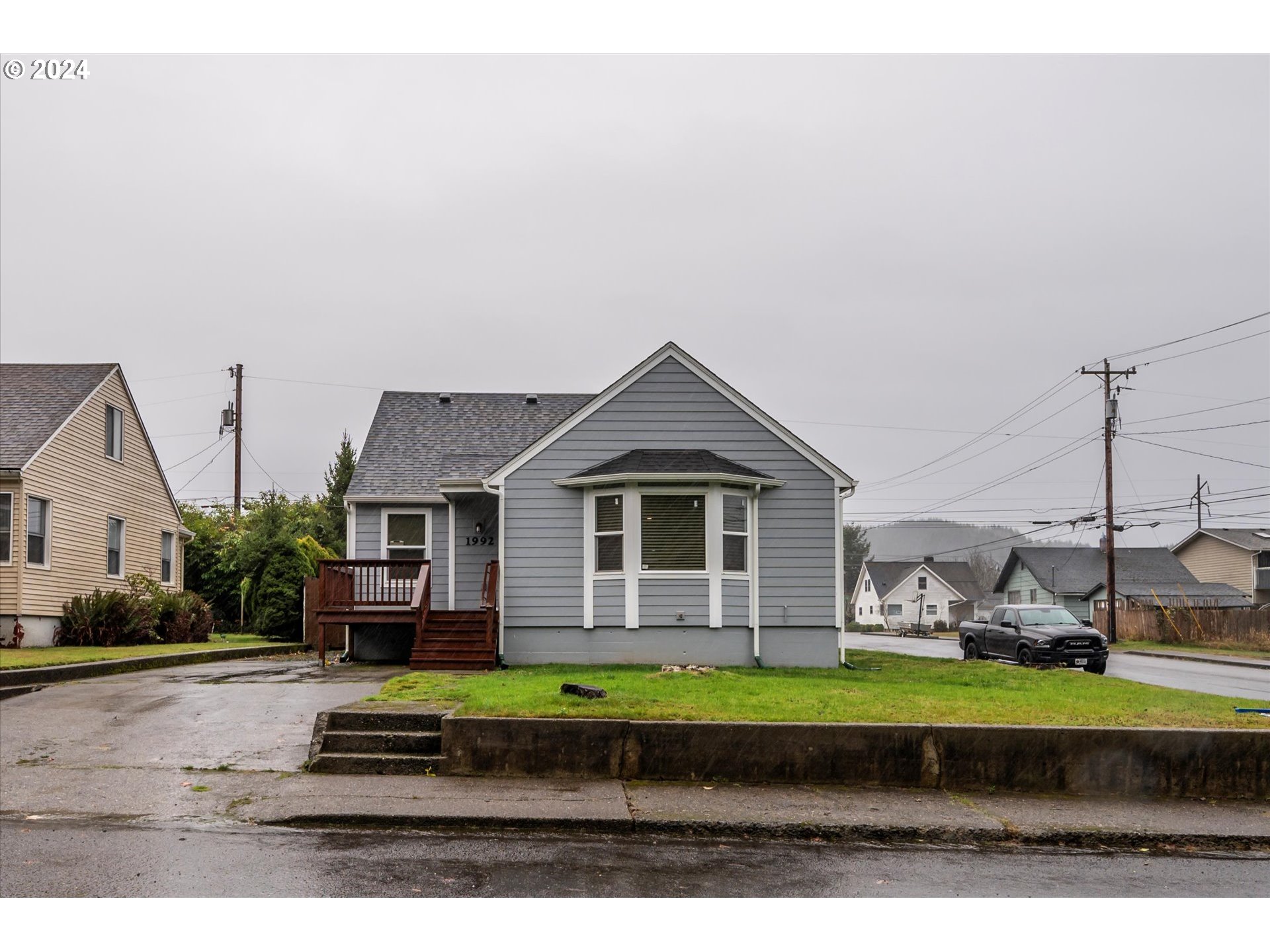1992 Hawthorne Avenue Reedsport, OR 97467 - Photo 1 of 44 Gallery Image 1