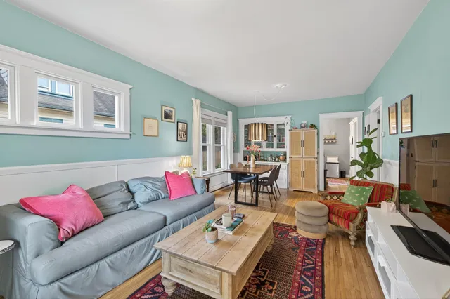 $299,000 | 989 North Barrett Street, St. Paul, MN 55103