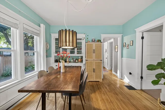 $299,000 | 989 North Barrett Street, St. Paul, MN 55103