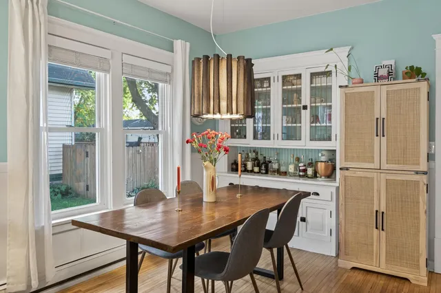 $299,000 | 989 North Barrett Street, St. Paul, MN 55103