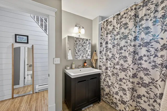 $299,000 | 989 North Barrett Street, St. Paul, MN 55103