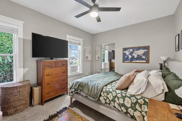 $299,000 | 989 North Barrett Street, St. Paul, MN 55103