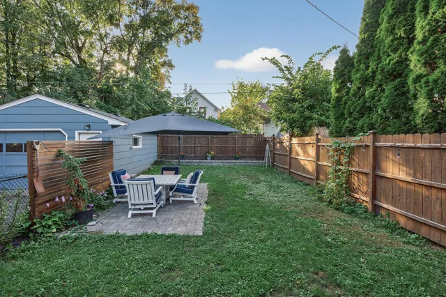 $299,000 | 989 North Barrett Street, St. Paul, MN 55103