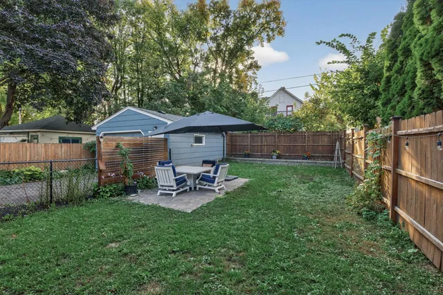 $299,000 | 989 North Barrett Street, St. Paul, MN 55103