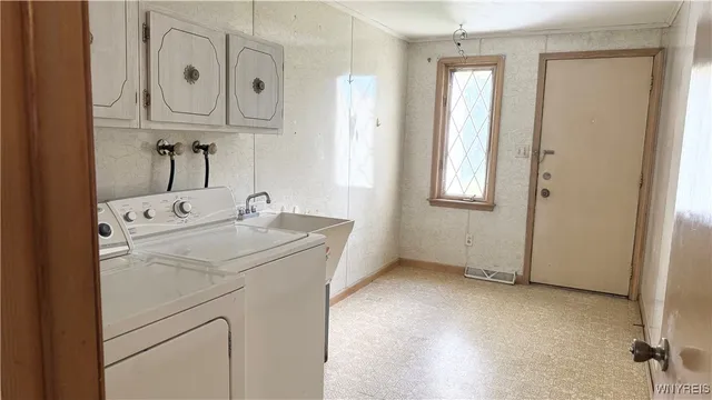 $1,500 | 2547 William Street, Unit LEFT, Cheektowaga, NY 14206