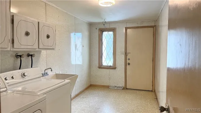 $1,500 | 2547 William Street, Unit LEFT, Cheektowaga, NY 14206