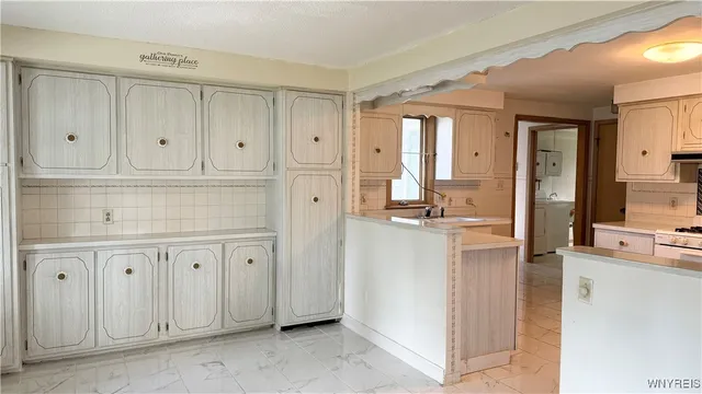 $1,500 | 2547 William Street, Unit LEFT, Cheektowaga, NY 14206