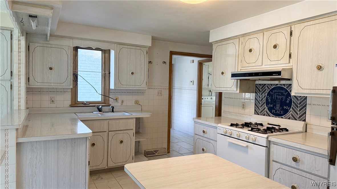 2547 William Street, Unit LEFT Cheektowaga, NY 14206 - Photo 10 of 20