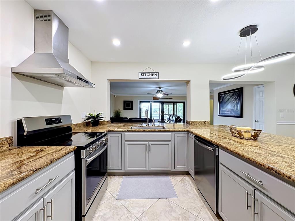 6517 Solitaire Palm Way Apollo Beach, FL 33572 - Photo 20 of 58