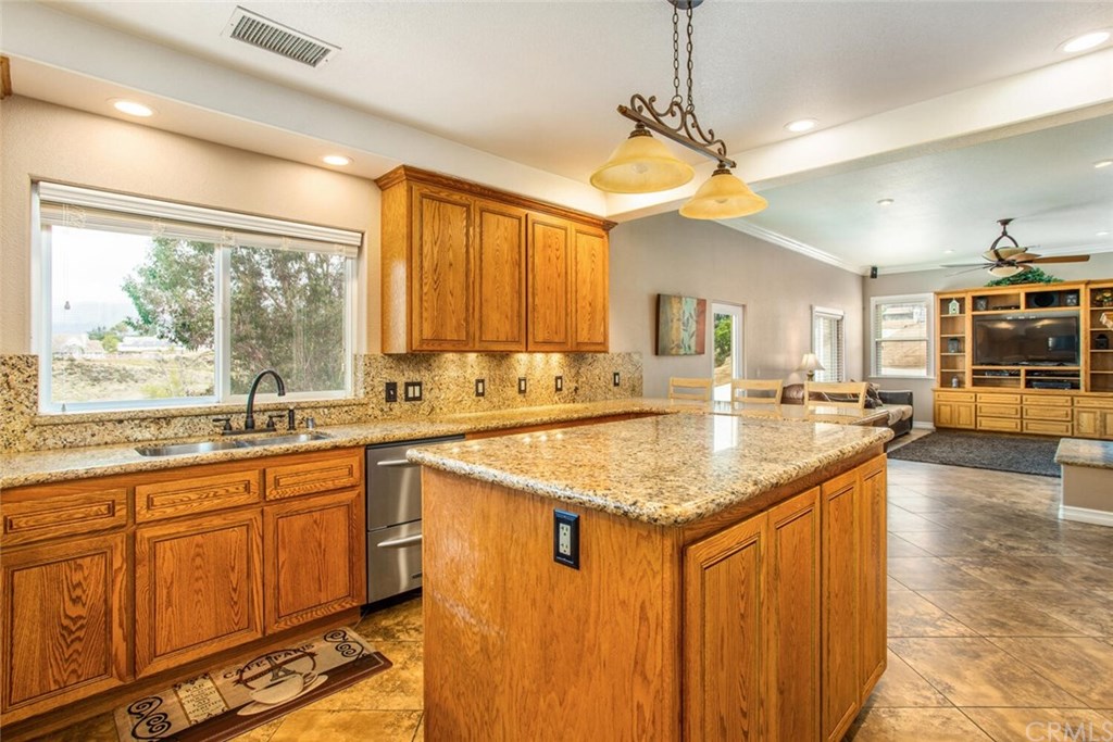 11492 Pendleton Road Yucaipa, CA 92399 - Photo 15 of 66