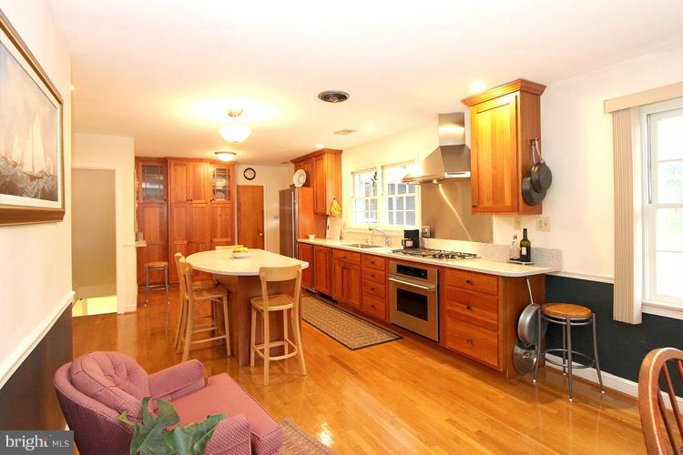 5812 Conway Road Bethesda, MD 20817 - Photo 8 of 25 Spacious Gourmet Kitchen!