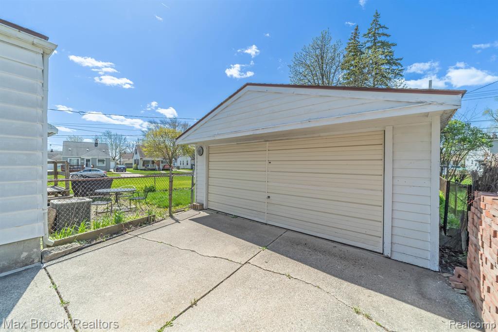 1313 Oakley Road Clawson, MI 48017 - Photo 31 of 39 Gallery Image 31