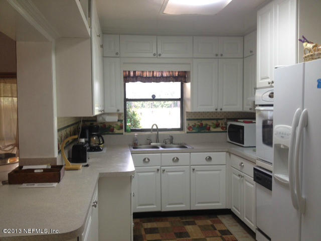 282 Round Lake Road Palatka, FL 32177 - Photo 12 of 29 kitchen
