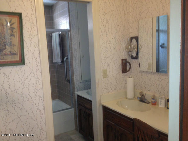 282 Round Lake Road Palatka, FL 32177 - Photo 16 of 29 bathroom