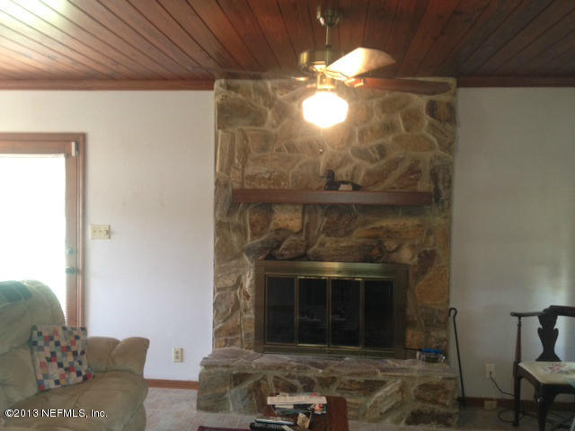 282 Round Lake Road Palatka, FL 32177 - Photo 9 of 29 fireplace in family room
