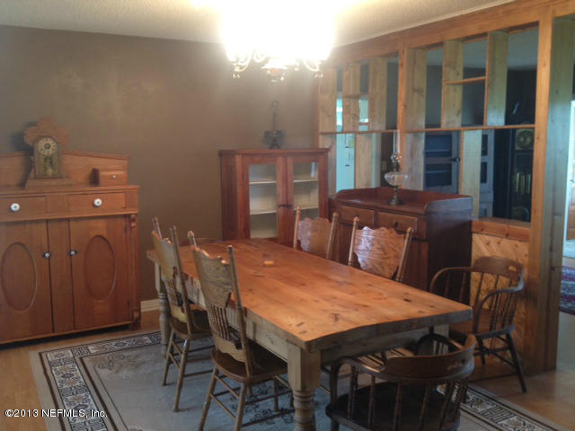 282 Round Lake Road Palatka, FL 32177 - Photo 10 of 29 dining room