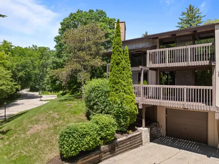 $555,000 | 930 Alpine Drive, Unit PP2, Fontana, WI 53125