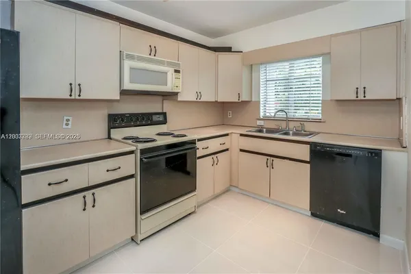 $2,700 | 1722 Wiley Street, Unit 1722, Hollywood, FL 33020