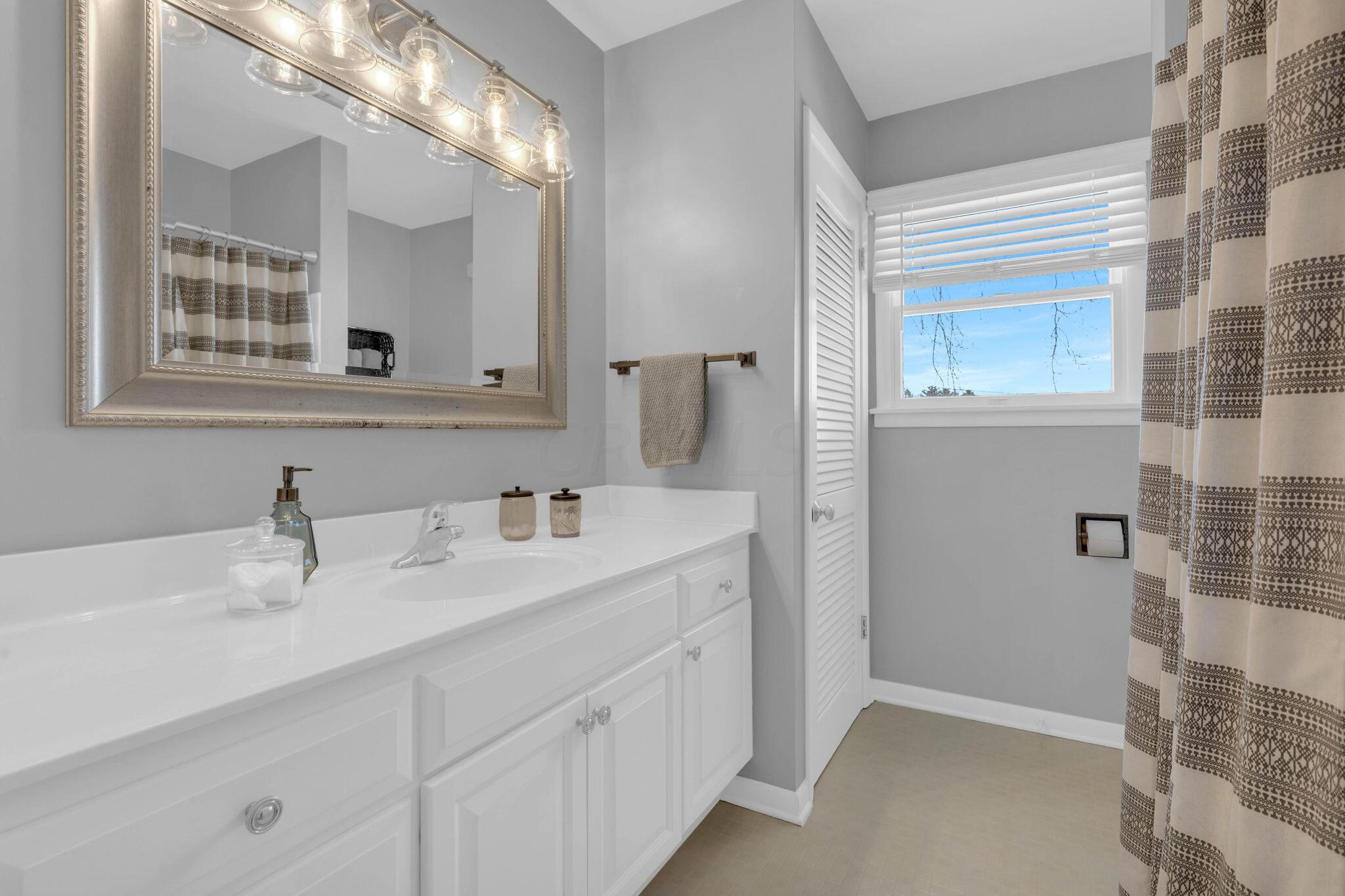 232 Derby Downs Road Newark, OH 43055 - Photo 17 of 28 Full Bathroom