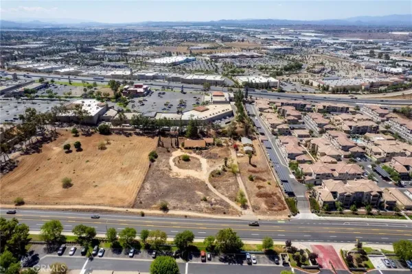 $1,200,000 | 21665 Box Springs, Moreno Valley, CA 92557