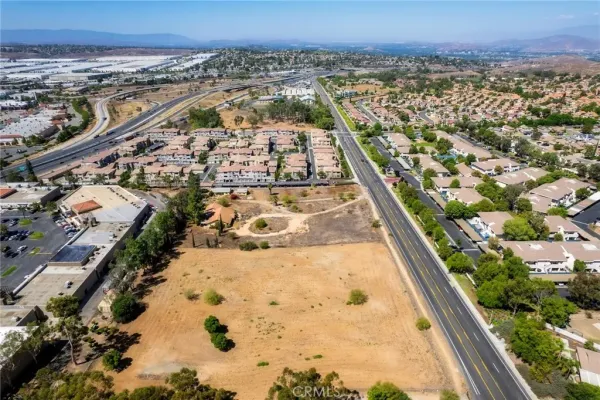 $1,200,000 | 21665 Box Springs, Moreno Valley, CA 92557