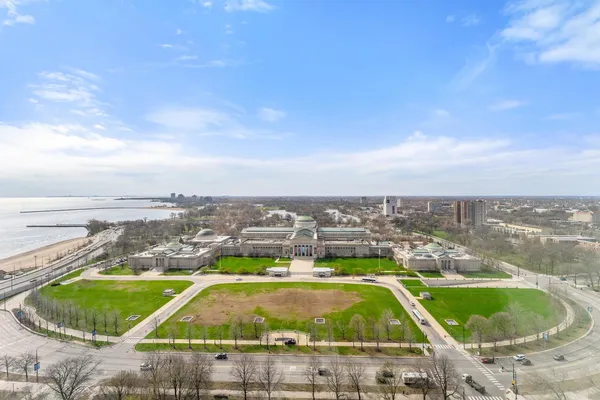 $2,500 | 1700 East 56th Street, Unit 2710, Chicago, IL 60637