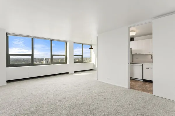 $2,500 | 1700 East 56th Street, Unit 2710, Chicago, IL 60637