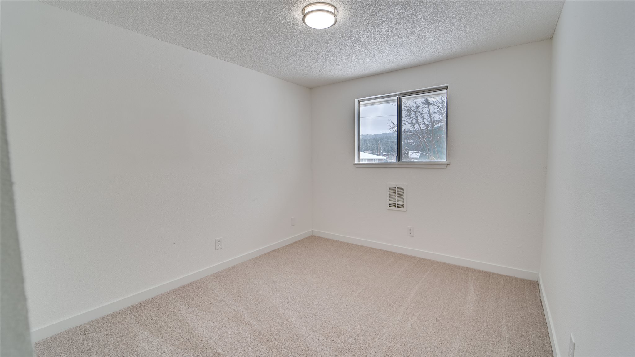 3320 South University Road Spokane Valley, WA 99206 - Photo 10 of 50 Gallery Image 10