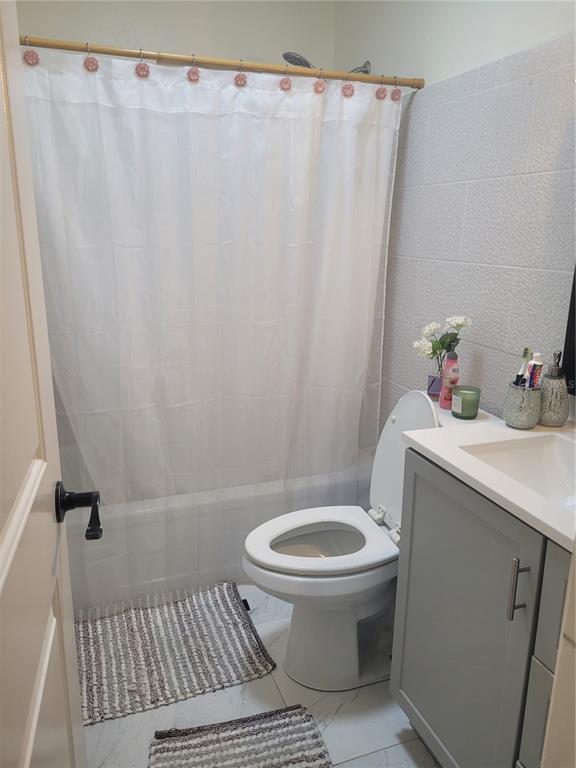 821 South Honey Way Inverness, FL 34450 - Photo 20 of 38 a bathroom with a sink and a toilet