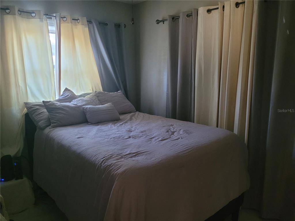 821 South Honey Way Inverness, FL 34450 - Photo 24 of 38 a bedroom with a bed and a window