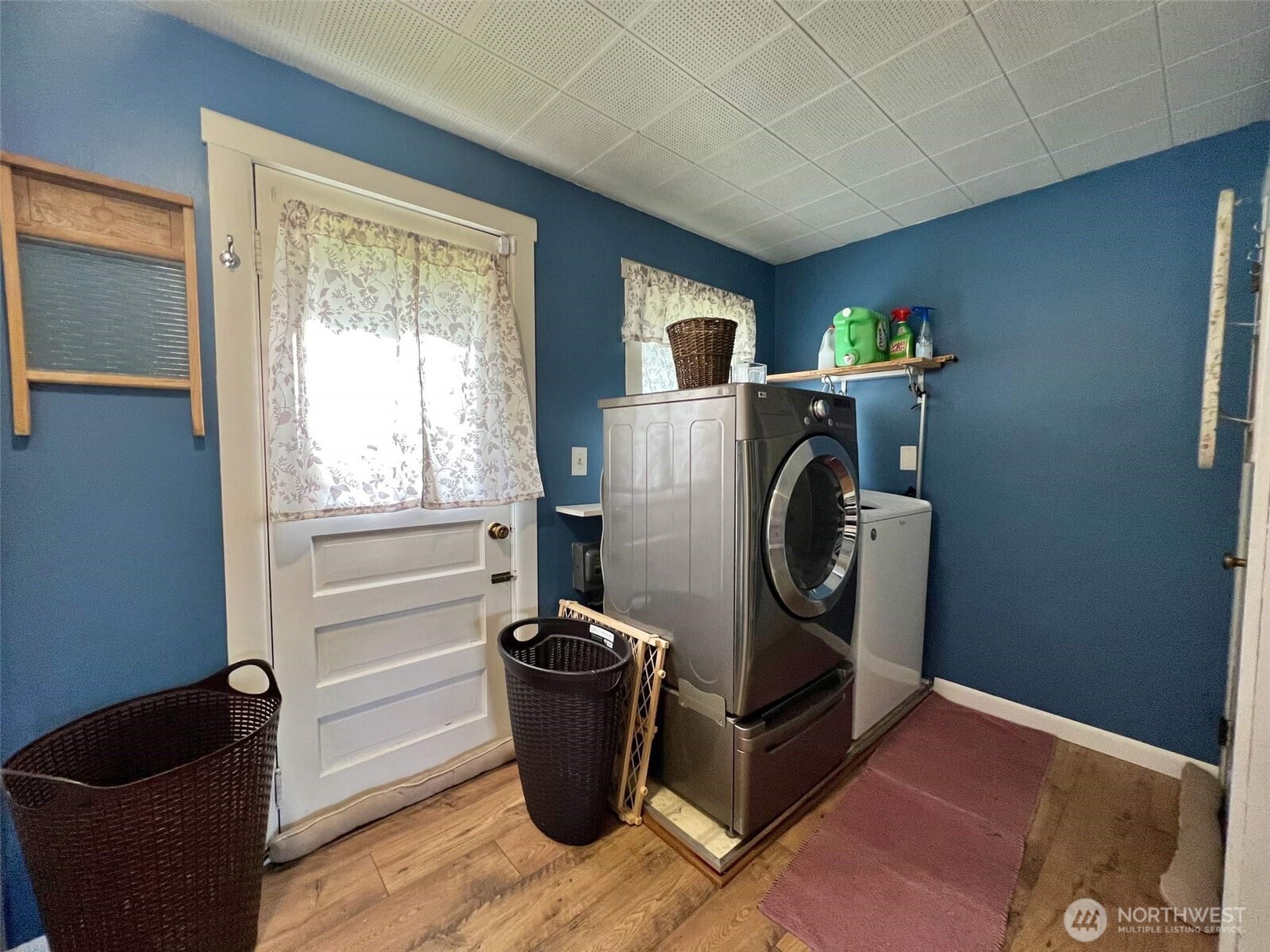 278 Wilson Road Mossyrock, WA 98564 - Photo 15 of 33 a living room with furniture a window and a potted plant