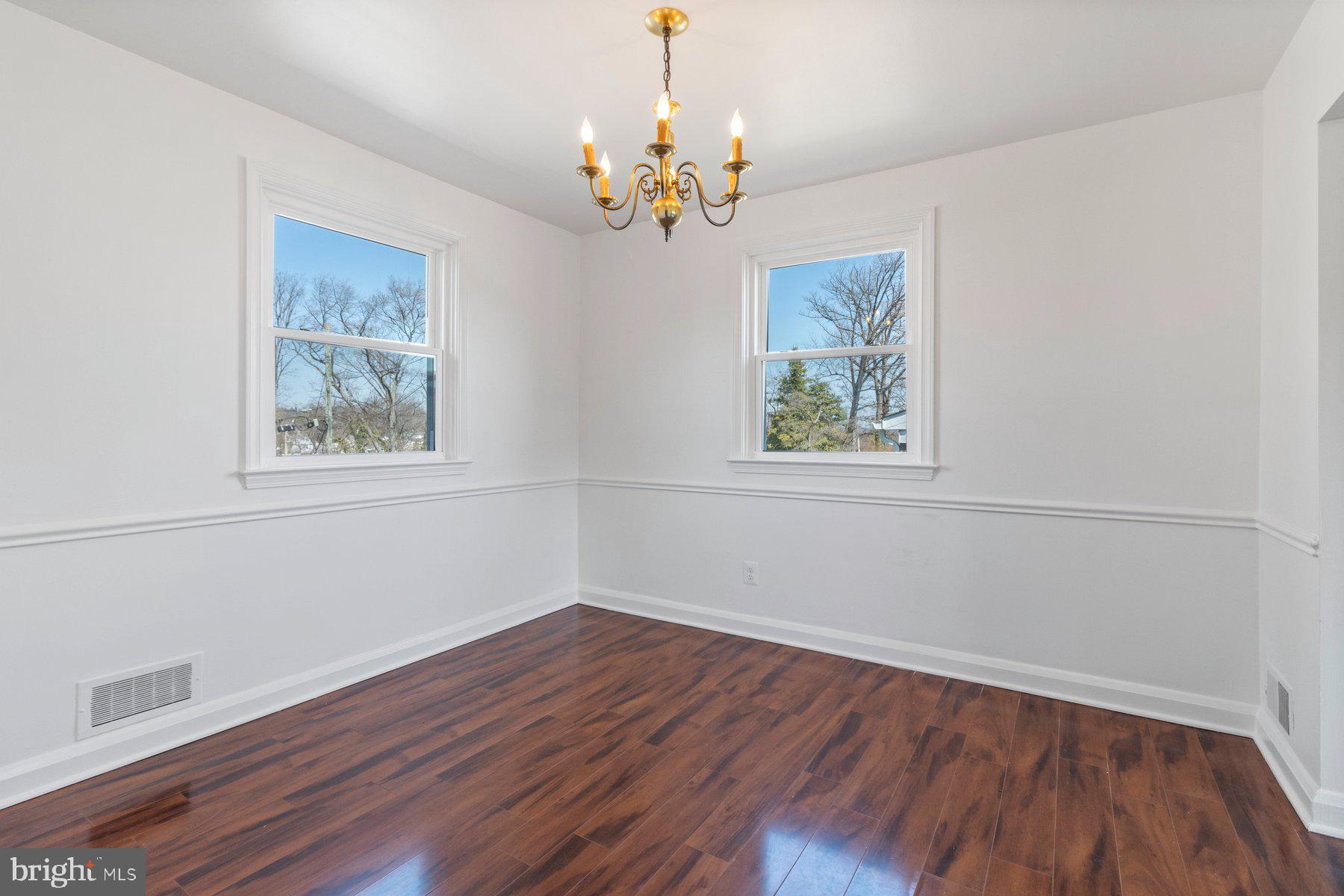 32 Gorsuch Road Lutherville-Timonium, MD 21093 - Photo 11 of 40 Note the chair rails!
