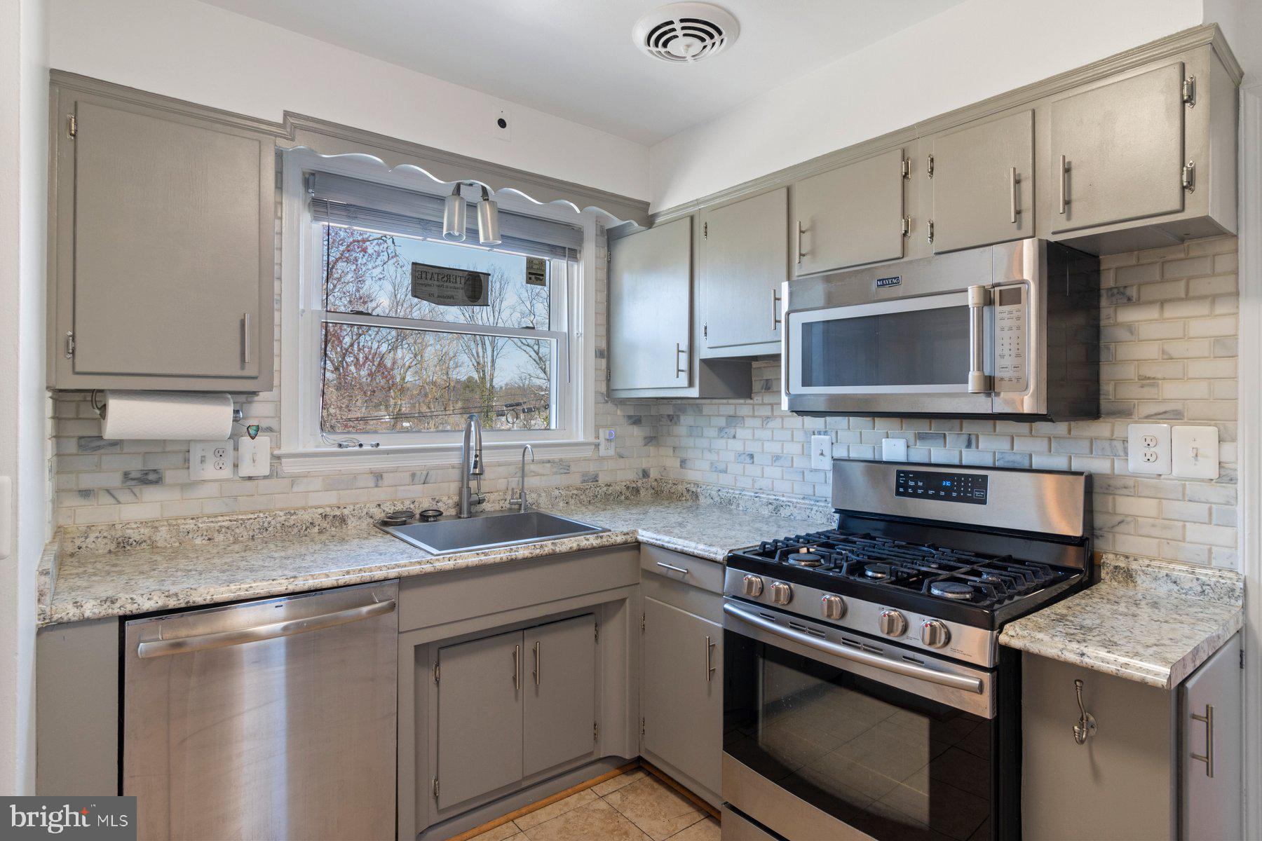 32 Gorsuch Road Lutherville-Timonium, MD 21093 - Photo 14 of 40 Stainless steel appliances