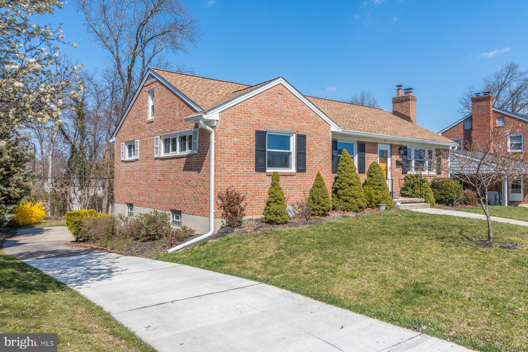 32 Gorsuch Road Lutherville-Timonium, MD 21093 - Photo 4 of 40 Large concrete drive, lots of off street parking!