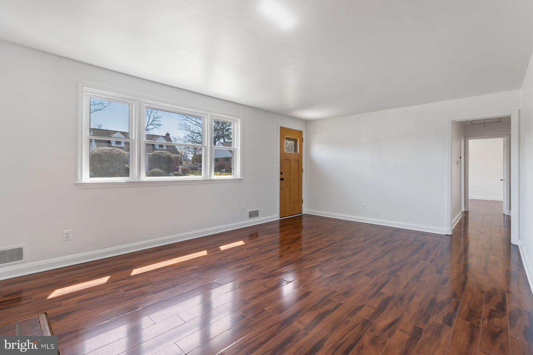 32 Gorsuch Road Lutherville-Timonium, MD 21093 - Photo 8 of 40 Living room