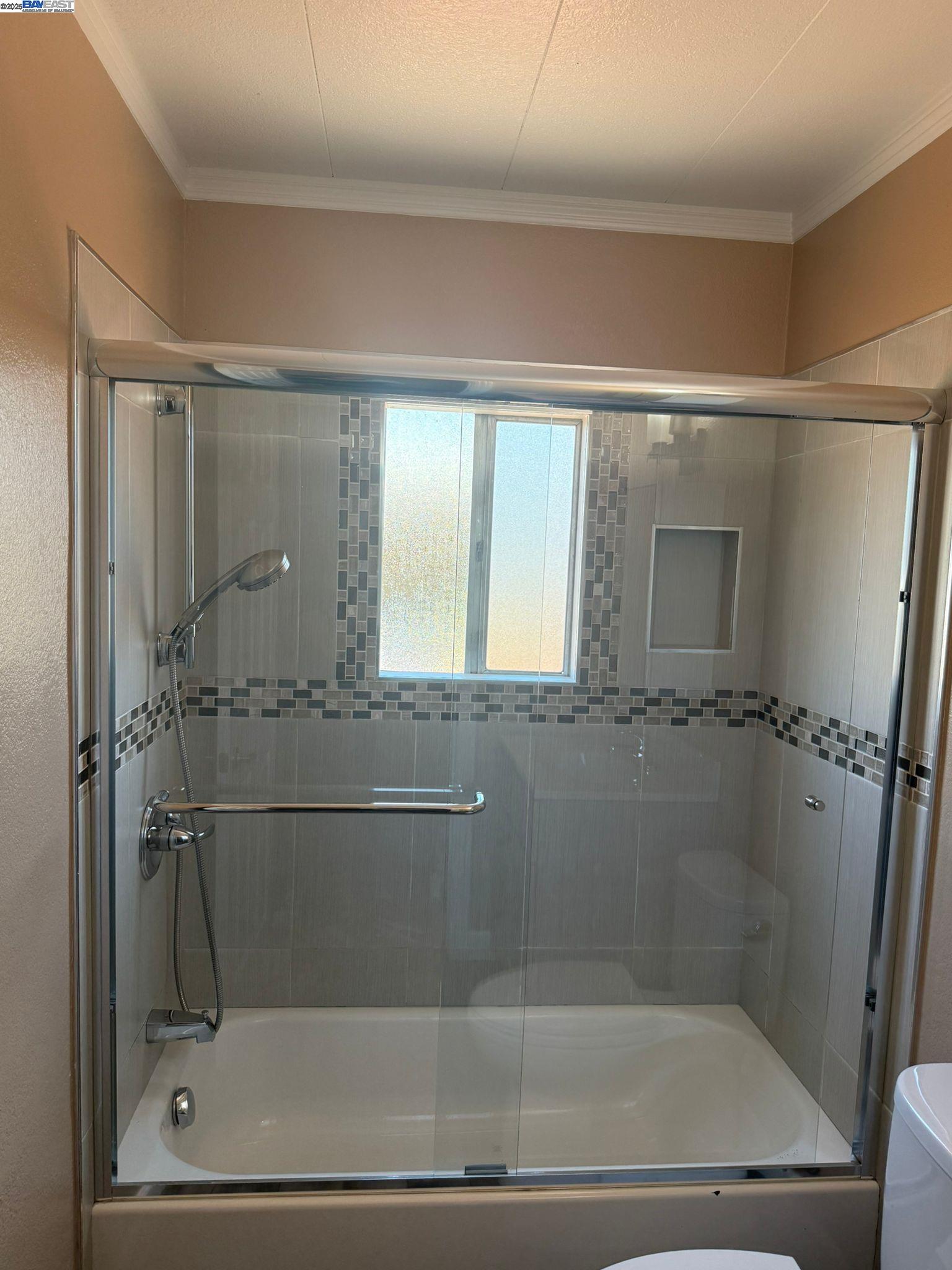 28290 Applegate Street Hayward, CA 94545 - Photo 6 of 20 a bathroom with a bathtub