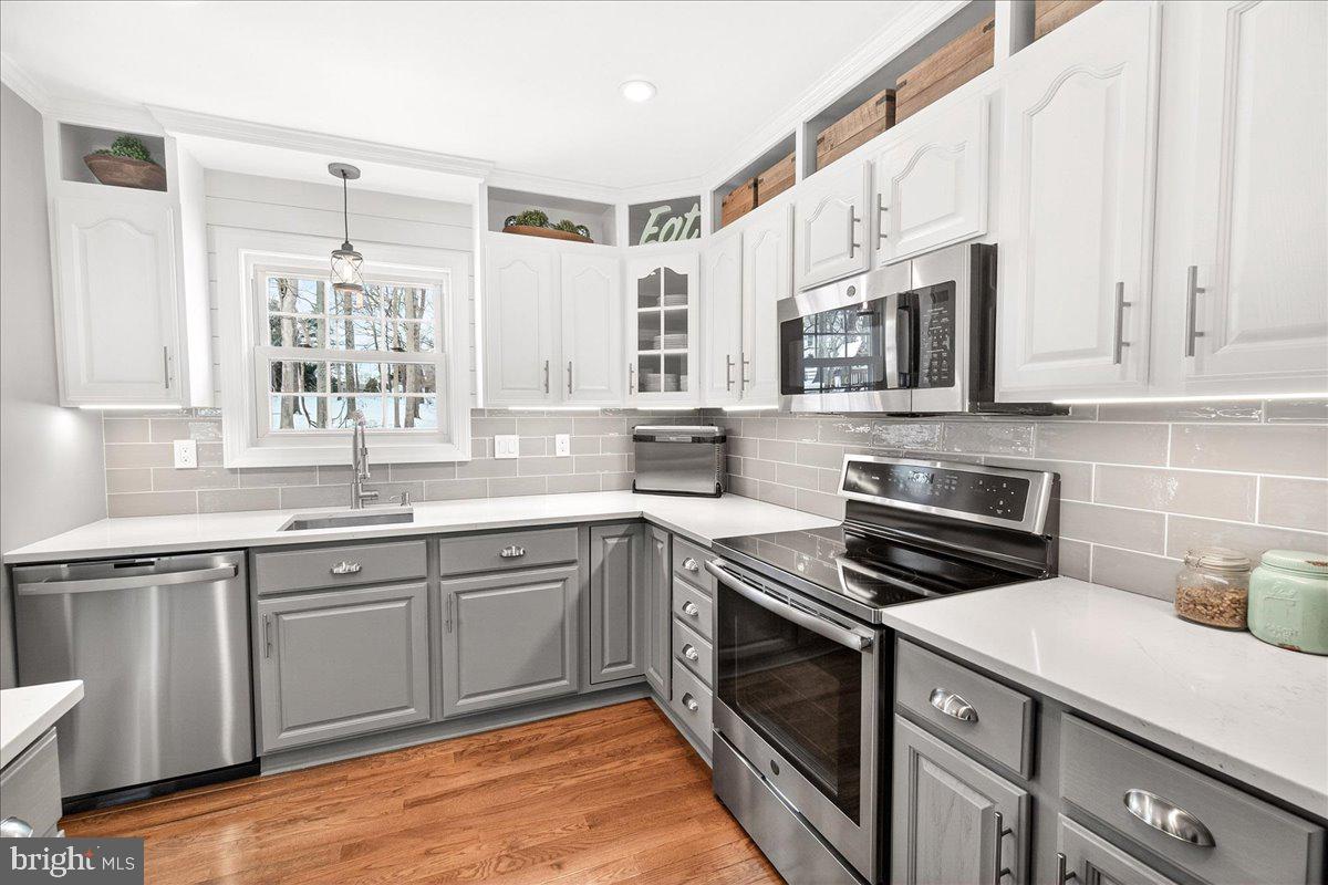 24013 Bush Hill Road Gaithersburg, MD 20882 - Photo 15 of 38 a kitchen with stainless steel appliances granite countertop a stove and a sink