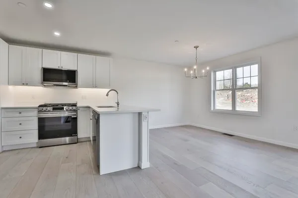 $484,900 | 71 Crestview Way, Raymond, NH 03077
