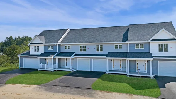 $484,900 | 71 Crestview Way, Raymond, NH 03077