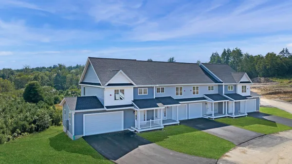 $484,900 | 71 Crestview Way, Raymond, NH 03077