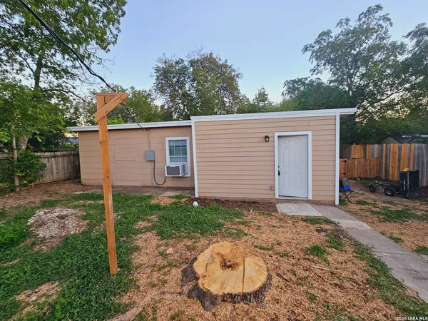 $700 | 1026 San Angelo, Unit 1, San Antonio, TX 78201